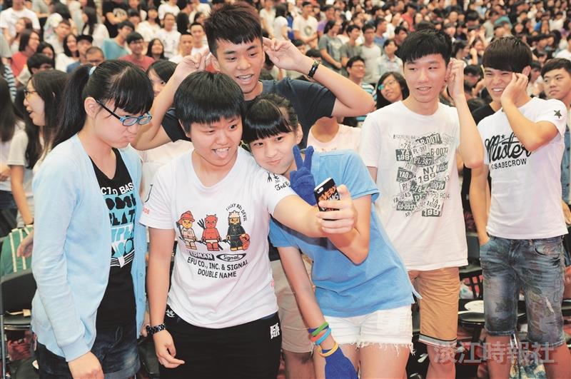 自拍我的大學第一天