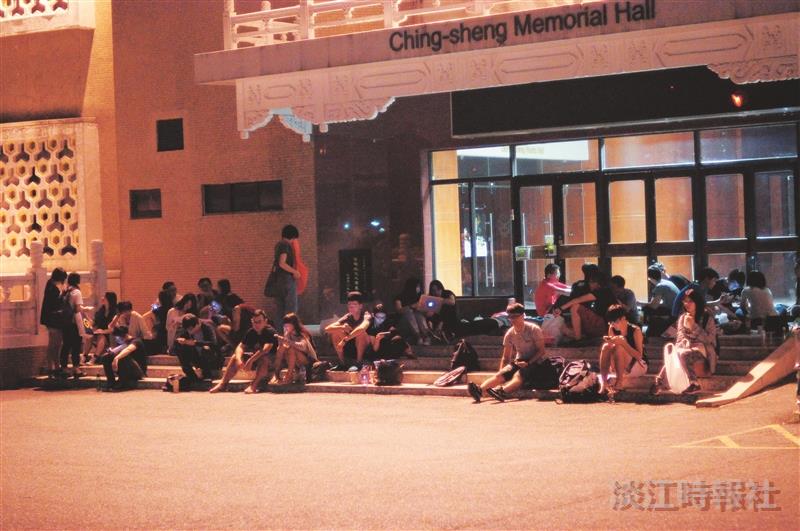 深夜大排長龍為哪樁？