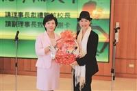 歡慶教師節 獻果謝師恩