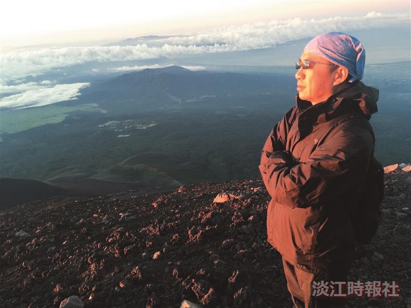 大傳系副教授黃振家 攀登富士山12年 省思人生