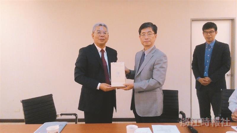 大陸華僑大學副校長來校探視7交換生