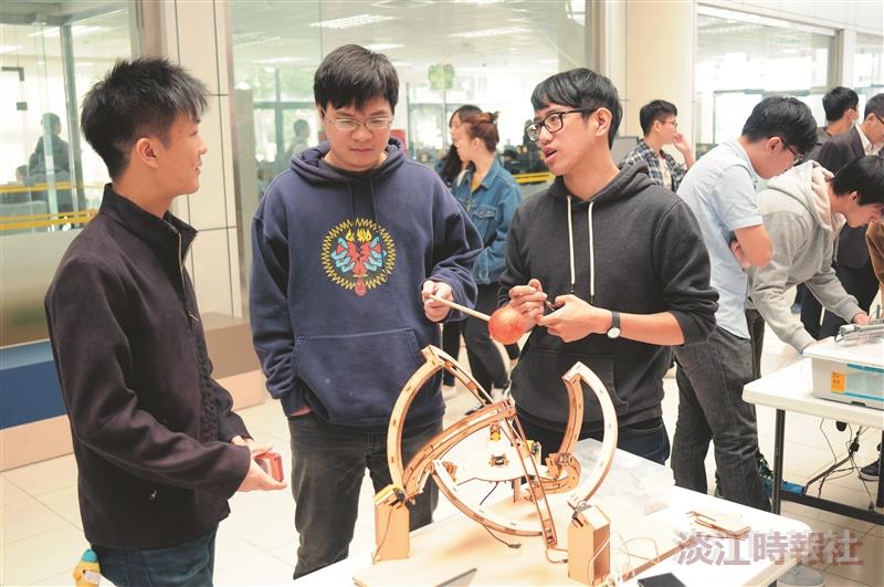 電機專題發表 機器人展創意