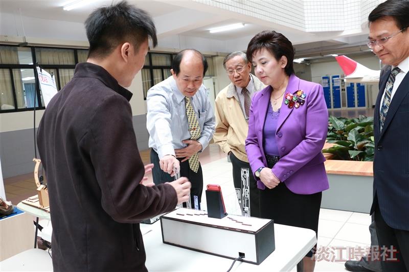 電機專題發表 機器人展創意