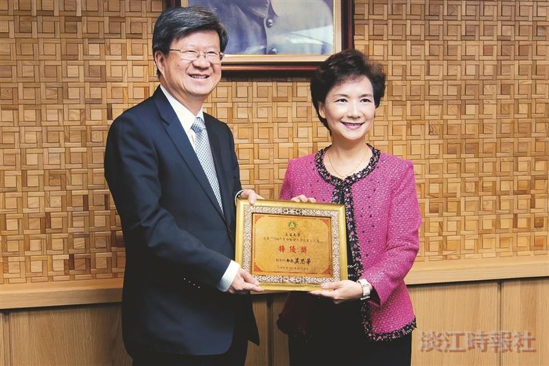 教長頒員工帶薪學習特優