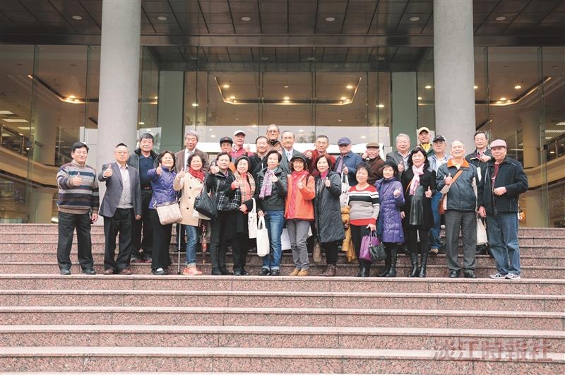財金保險30校友返校 重溫少年時代