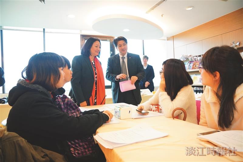 香港經濟貿易文化辦事處主任來校探視港生