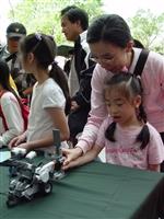 成人教育部應邀參加101年4月4日兒童節在臺北市立動物園，參加「2012臺北兒童月系列活動-童來瘋闖關遊戲活動」。