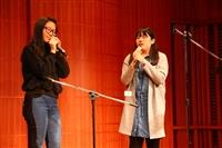 國際大使團邀請外籍生一起表演唱歌、演奏樂器