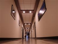 空間新調整：商管大樓空間佈置、安全走廊夜間照明