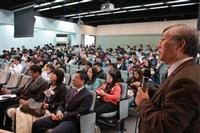 邀請台灣經濟研究院院長林建甫來校演講「世界經濟趨勢與臺灣的機會」