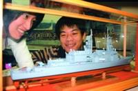 海博館推出海軍特展，同學好奇觀賞艦艇模型。（攝影�　　嘉翔）
