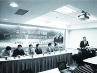 97年10月26日由本校大陸所主辦的兩岸關係相關座談會，海基會董事長江丙坤親臨致詞。（圖�大陸所提供）