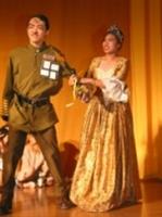 「殺了蕩婦大家笑哈哈」劇中，德國希特勒和俄國安娜塔西亞公主演出對手戲，她怪他的出軌，而在他正在解釋著他沒有錯！」(陳震霆攝)