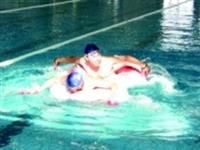 水上嘉年華的趣味競賽譗鴨子划水豃。