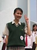 參選制服美少女的劉恬瑛笑容可愛，現場同學紛紛表示：「好像連方瑀，卻是穿綠色的！」正當大選期間不免引人聯想。（記者郭展宏攝影）