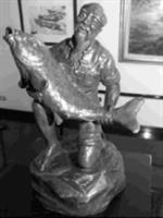 林木川以漁夫捕魚姿態所作的雕塑＜收穫＞。