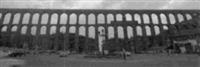 △不費膠泥、五金，於西元一世紀後築建成的羅馬水道橋（Acueducto Romano）。