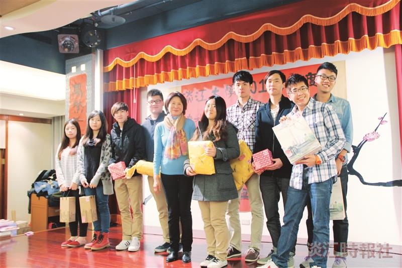 Foreign and Chinese Students Celebrate Spring Festival 