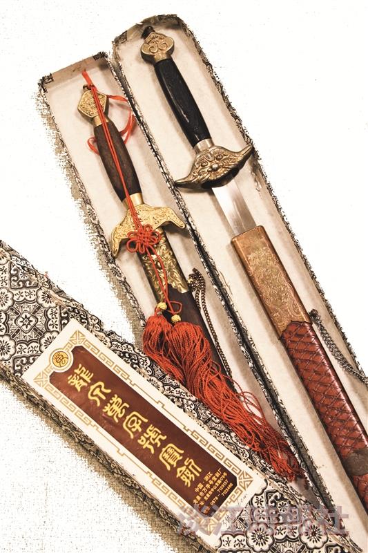 長達   公分、重    公斤的陳太劍、內家劍，是陳氏太極拳社和內家武學社的流傳寶劍，只會出現在社長交接儀式上。（圖／陳氏太極拳社提供）