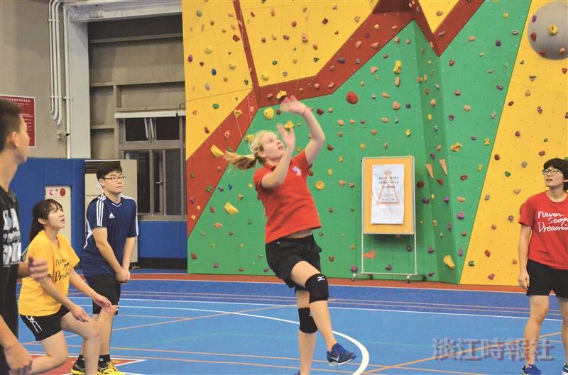 蘭陽師生盃開打 排球賽戰況激烈<br />TKU Faculty Volleyball Battle