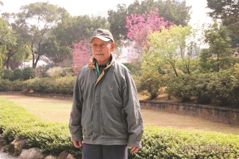總務處志工黃坤令 92歲不老志工：淡江是阮第二個家