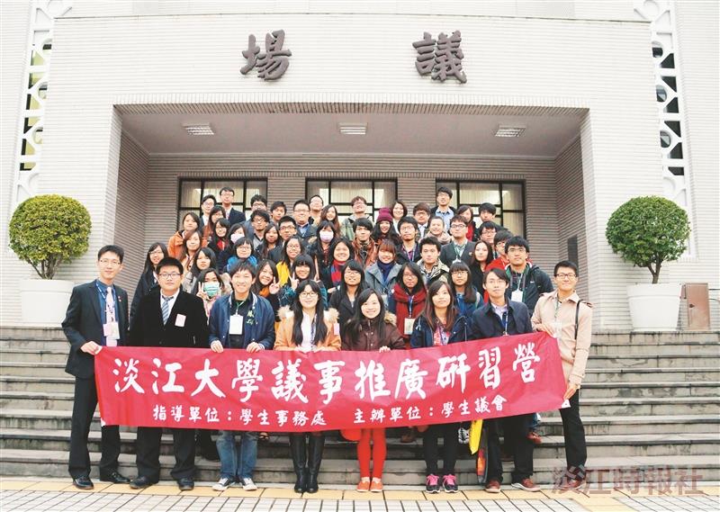 The Student Committee Takes a Research Field Trip to The Executive Yuan