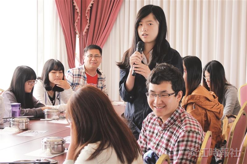 President Chang Receives an Enthusiastic Response From Mainland Chinese Students 