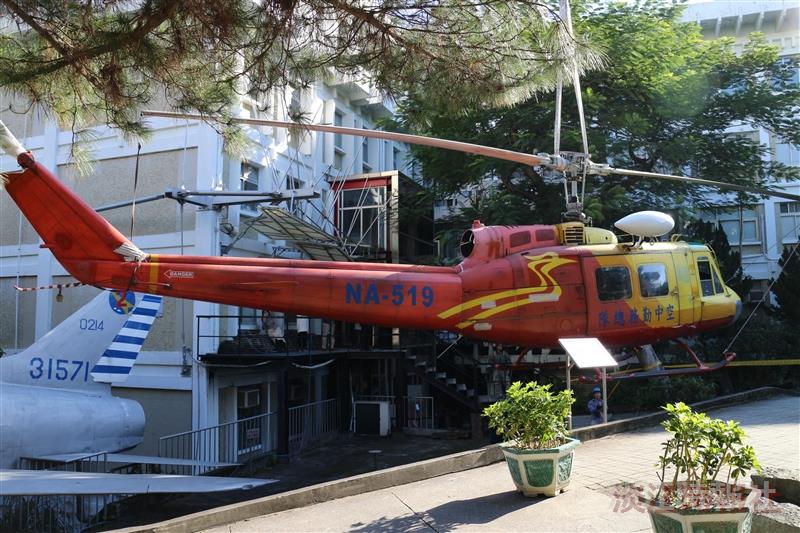 UH-1H救護直升機遊入淡江