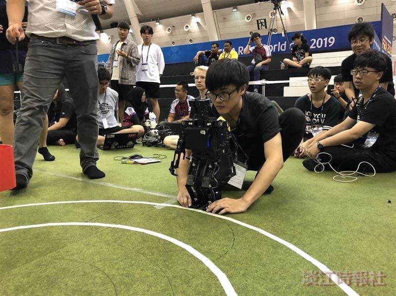淡江電機系揚威國際 第24屆世界盃機器人大賽勇奪七金