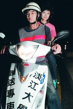 It has been four years since the school’s Traffic Control and Security Section launched a scooter escort service for students who returning home late.