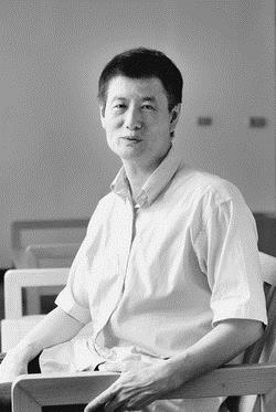 年過六旬，劉鈞憲在業界歷練多年後，重返學生生涯，樂當全職博士生。（圖�黃士航）