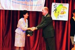 TKU has become the first safe-campus university in the world. President Flora Chia-I Chang is receiving the award certificate and the award banner from Mr. Max L. Vosskuhler, the Chair of International Safe Schools, WHO.