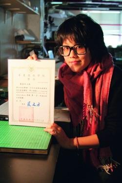 Architecture senior Zi-yin Ge seized the first prize in the 21st Century Creative Beautification of City and Countryside Viaduct Planning Chart Competition. Here she is happily showing her award certificate.