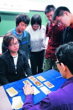 Astrological Study Society offered free tarot card readings service during its winter camp, attracting hundreds of TKU participants.