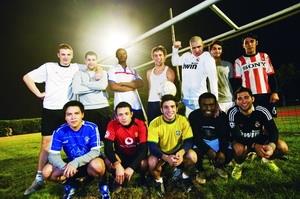 本校足球校隊成立近56年，近年由於外籍生增加，有來自於法國、德國、葡萄牙、所羅門、尼加拉瓜、薩爾瓦多、查德、哥斯大黎加等國的學生加入，組成號稱全台獨一無二的8國聯軍足球隊，來自8個國家的球員不拿武器，以腳上功夫，藉由「足球」來場國民外交！（文詳四版、攝影�王文彥）