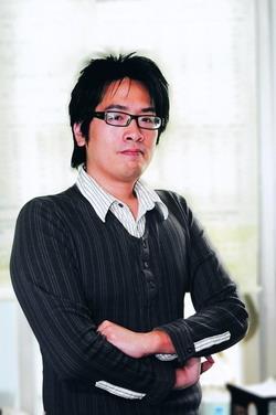 化學系博士生陳威宏榮獲高分子學會年會「纖維與紡織組」口頭論文組第一名。（攝影�洪翎凱）