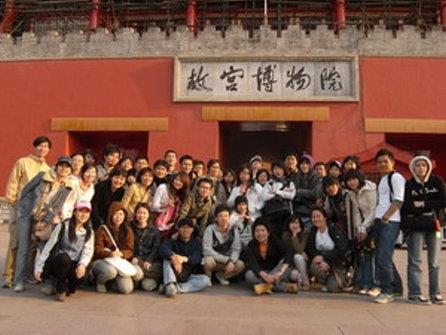 graduate students of TKU, Chinese University of Hong Kong students, and students of College of Civil Engineering and Architecture, Beijing University took a photo after visiting the Forbidden City and the Palace Museum.