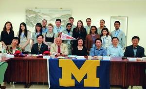 Delegation of faculty and students from University of Michigan-Flint visited TKU on March 12. They were happily posing for the photo taken with TKU’s International Exchanges and International Education staff members.