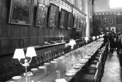 建於1529年的牛津「基督教會學院」大餐廳，也是電影哈利波特全員聚會的場所。
