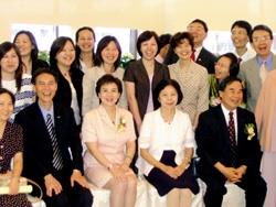 At the inauguration of the EMBA Association on May 29th, Dr. Flora Chang and Dr. Feng Chao-kang were seen here together with some other eminent members.