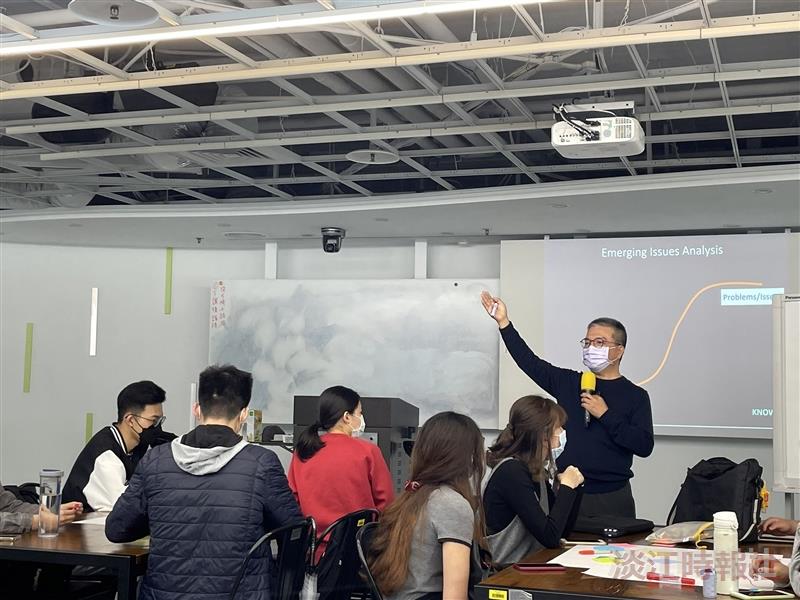 教設系邀請教設系教授陳國華分享未來學教學技巧