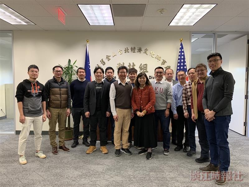 Chih-Hsin Chen Visits the Headquarters of Applied Materials, National Laboratory in the US